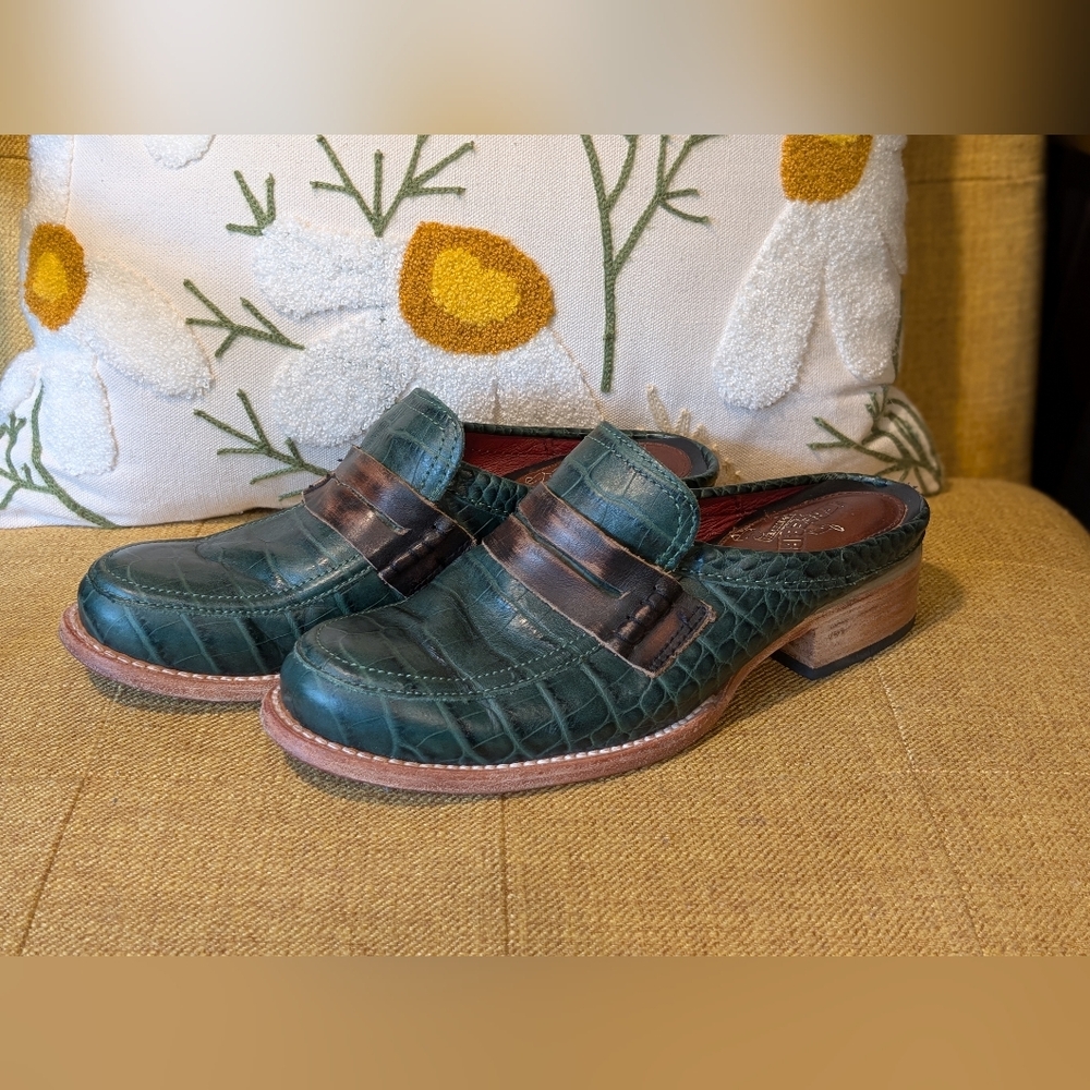 Green Crocodile Pattern Loafers